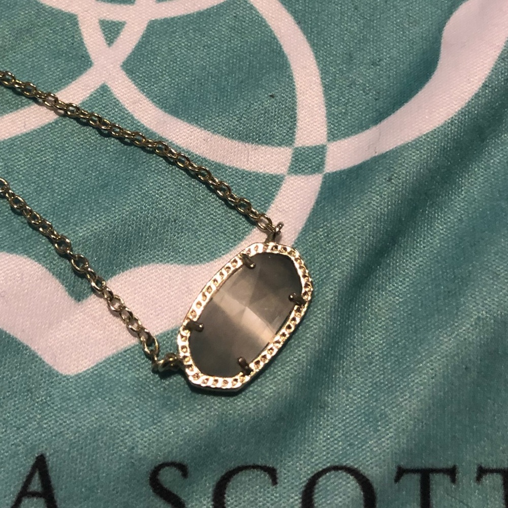 Grey Kendra Scott Cat Eye necklace